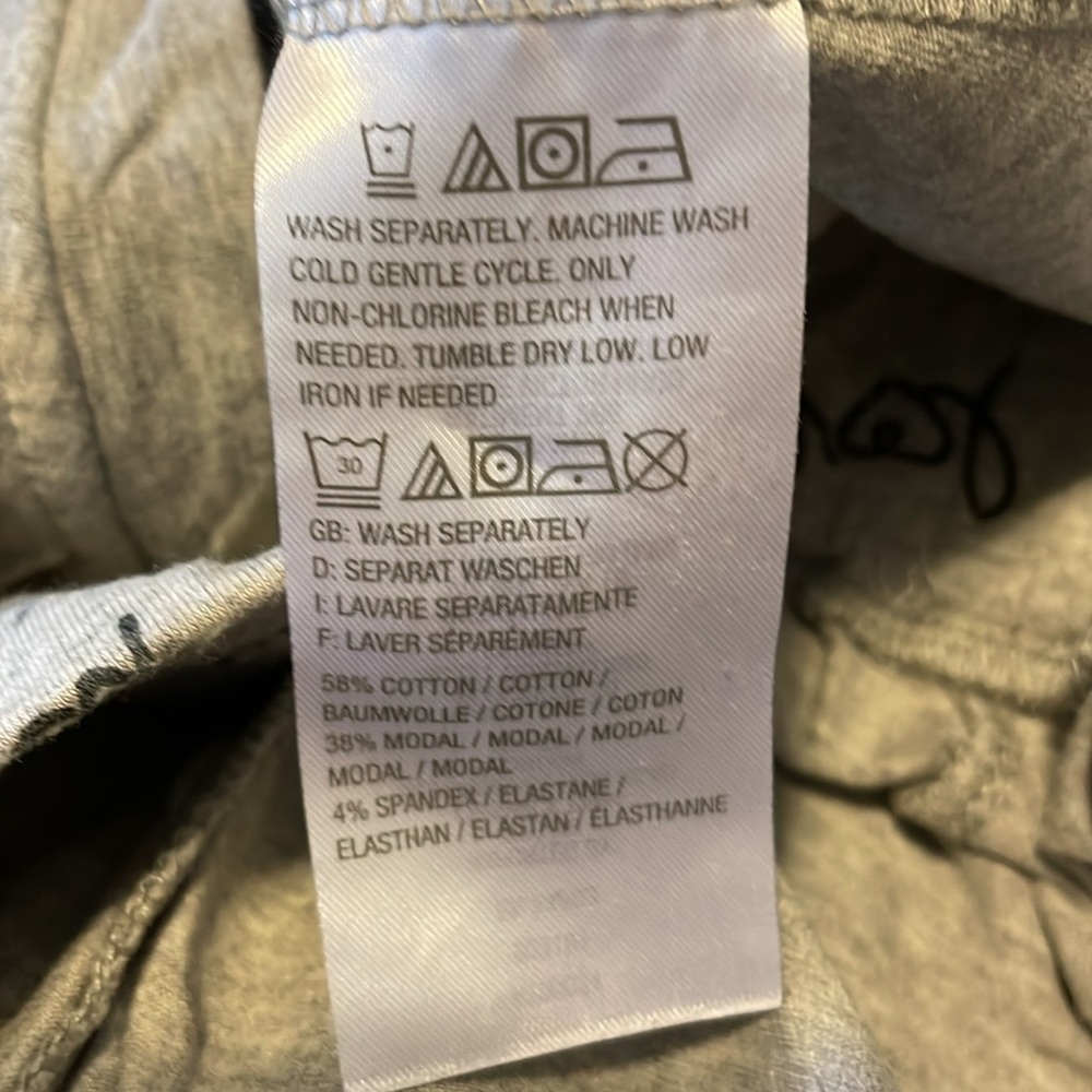 AnyBody pajamas Sz L - Picture 8 of 9